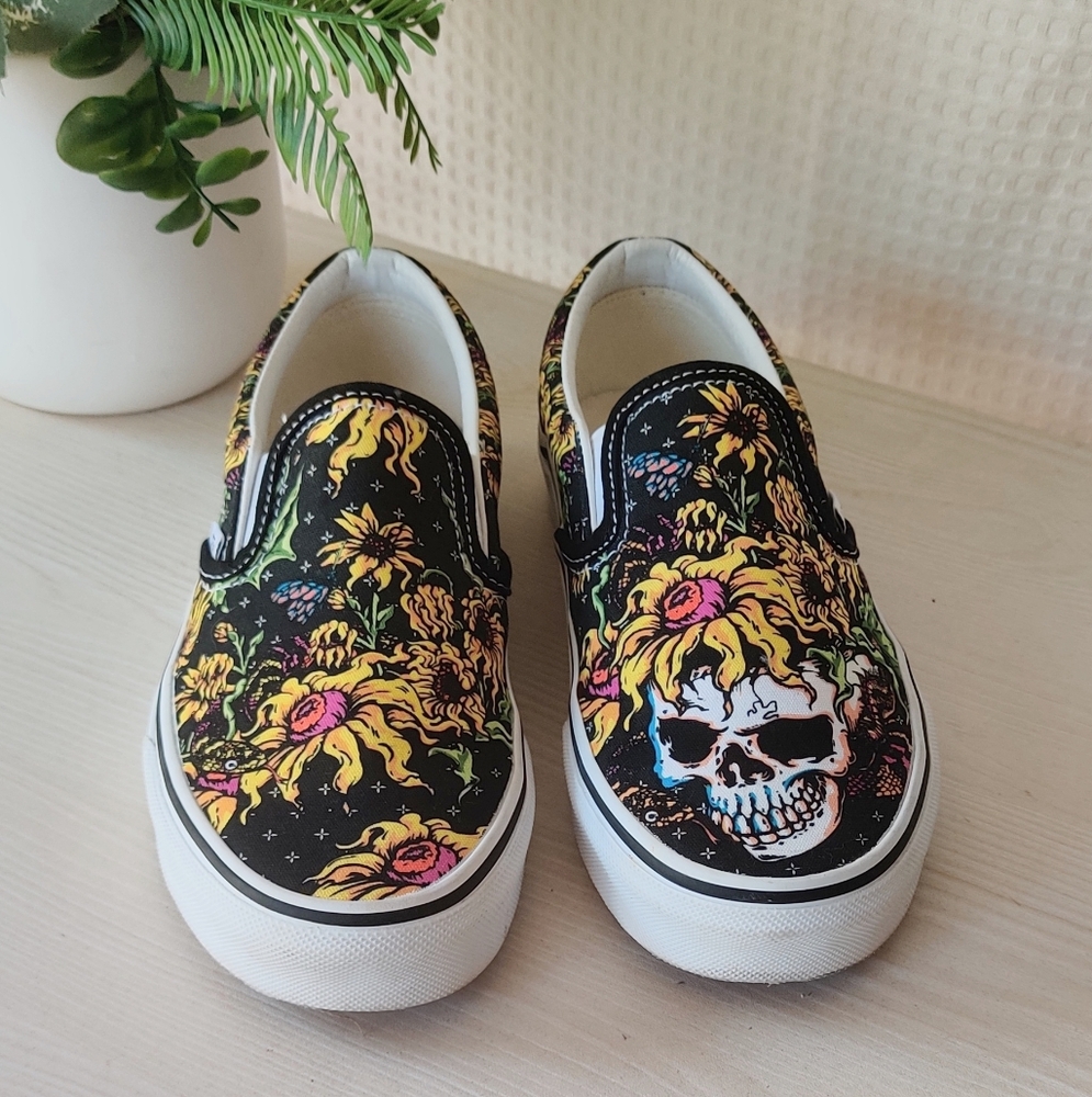 Vans Blck Slip-On Sneakers w/Skull & Allover Yellow Sunflower Print Size W6/M4.5